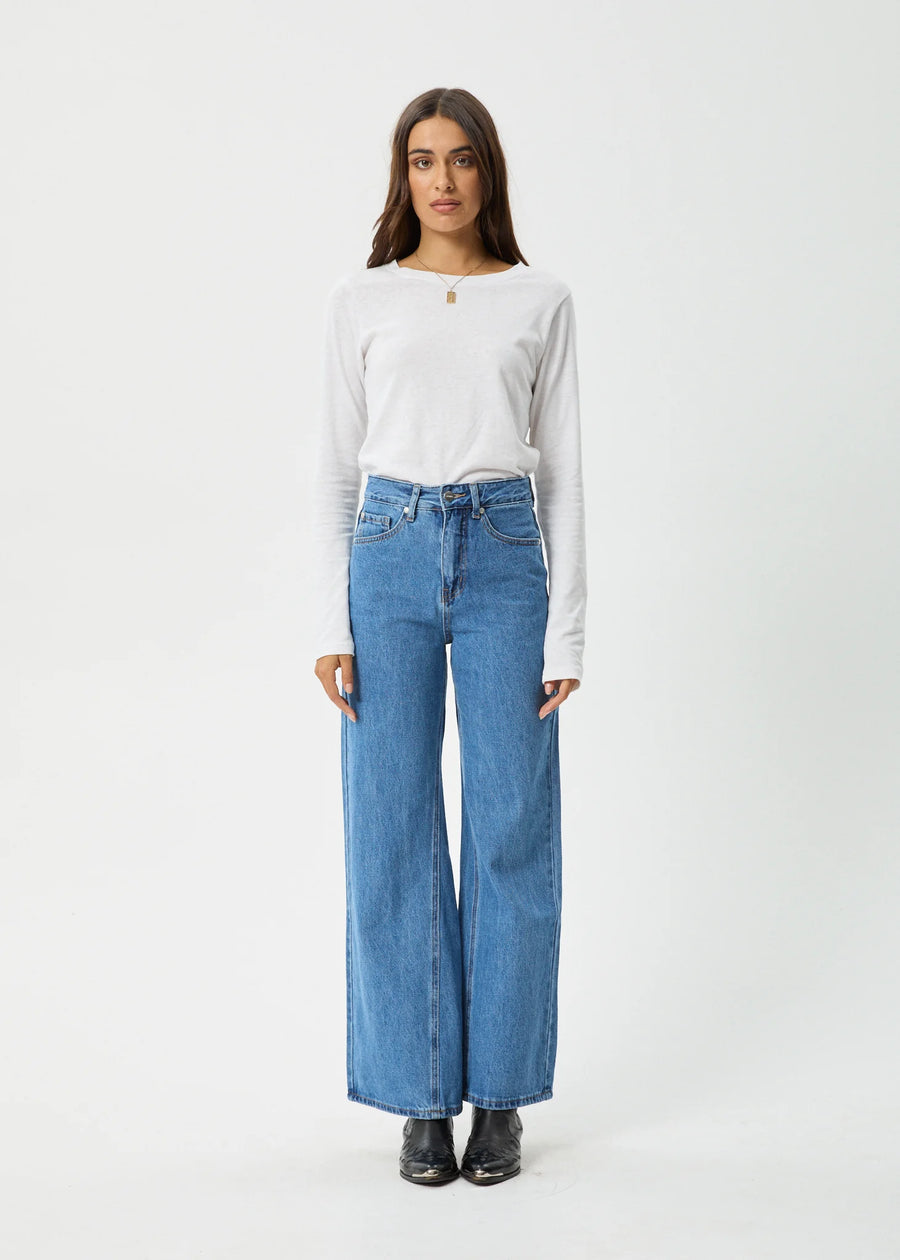 Gigi Flared Jeans Worn Blue