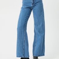 Gigi Flared Jeans Worn Blue