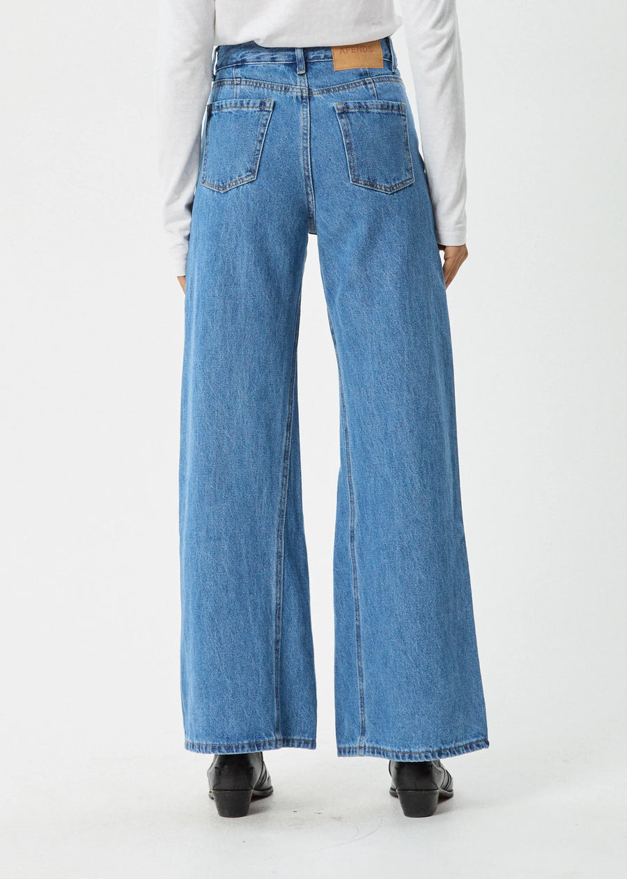 Gigi Flared Jeans Worn Blue